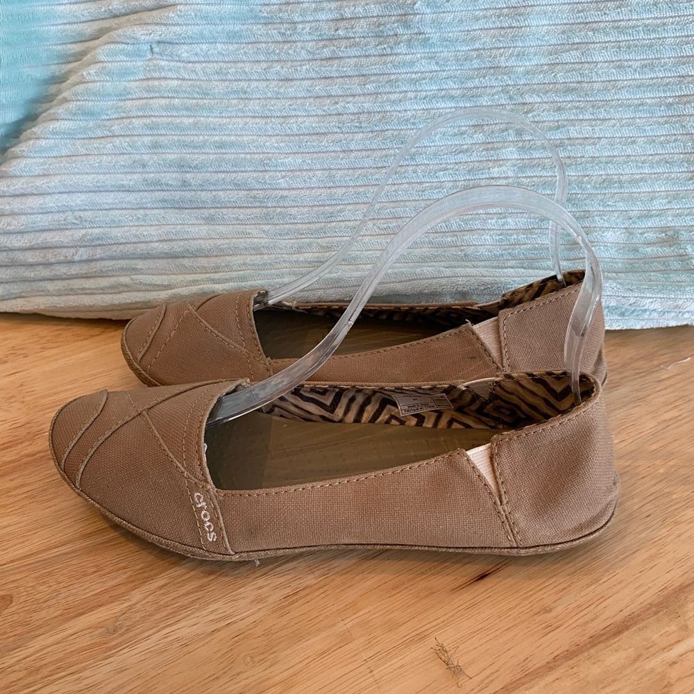 ✅Crocs 15336 Women's Angeline Tan Slip On Flats Comfort